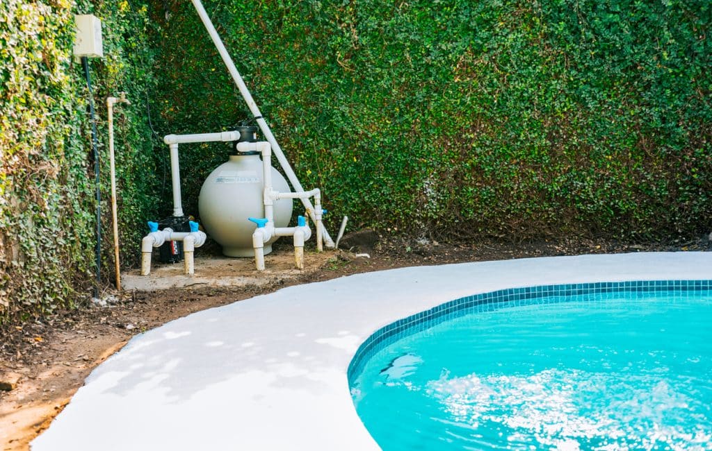 Pool pump with sand filter